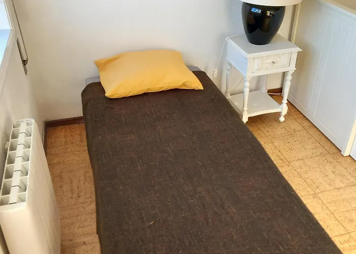 Quiet Studio City Center Apartment